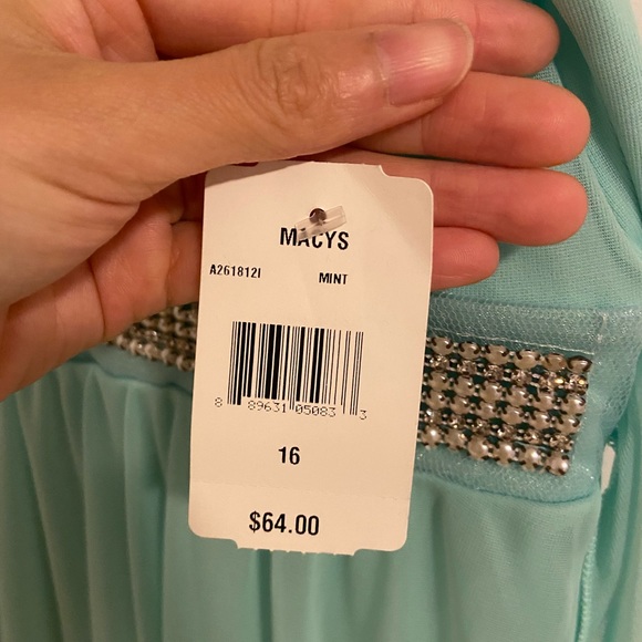 Kids 👗 - Picture 2 of 2